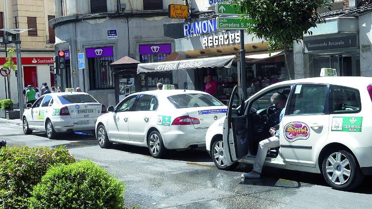 El sector local del taxi “respira”