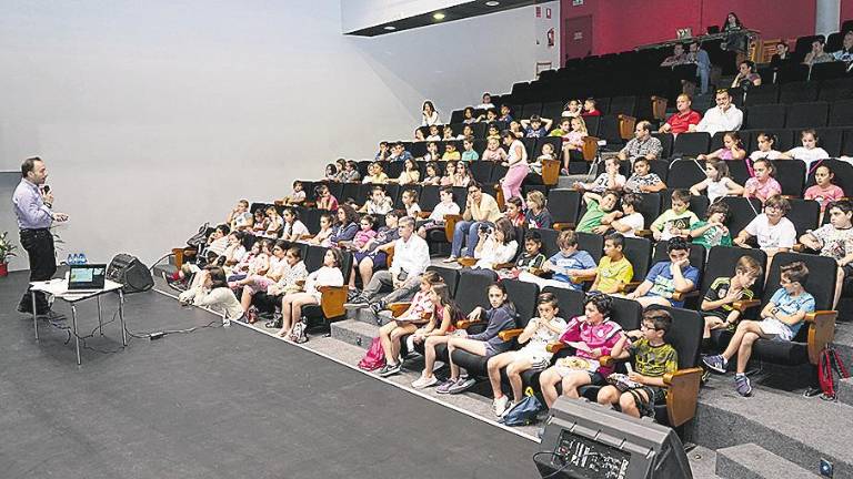 Escolares se forman sobre internet Escolares se forman sobre internet