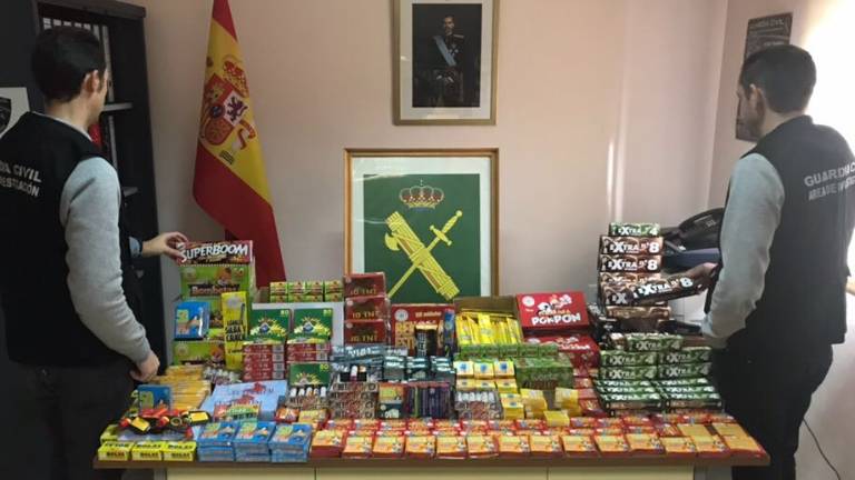 Intervenidos más de 22.000 artefactos pirotécnicos en Villargordo y Mengíbar Intervenidos más de 22.000 artefactos pirotécnicos en Villargordo y Mengíbar
