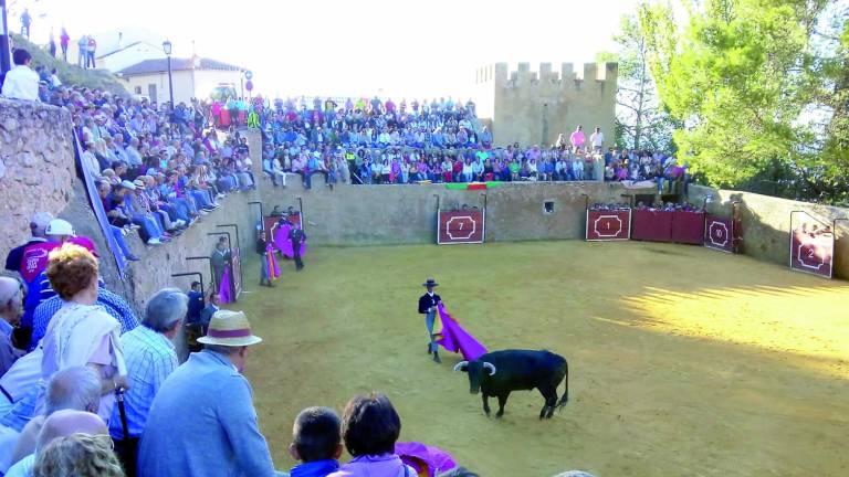 Venegas corta dos orejas y rabo en el festival de Segura de la Sierra Venegas corta dos orejas y rabo en el festival de Segura de la Sierra