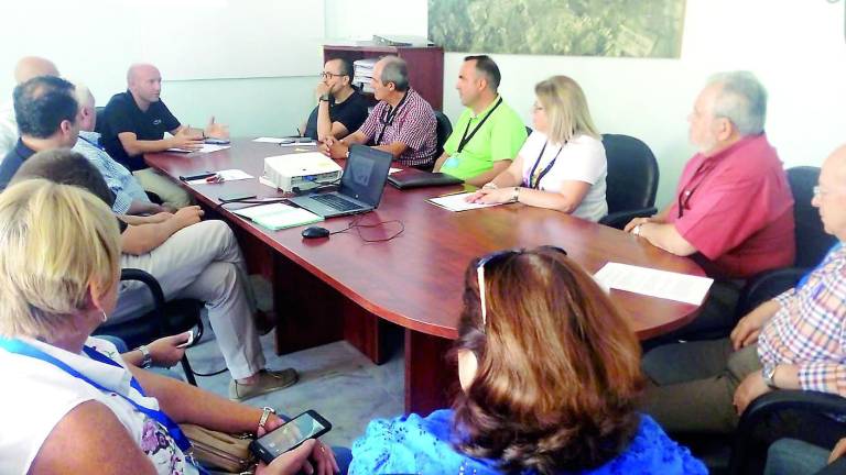 FCC recibe las quejas de la basura FCC recibe las quejas de la basura