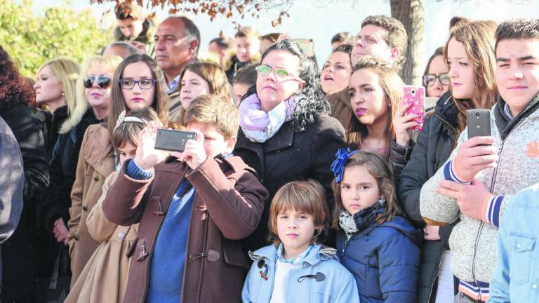 san sebastián desfila entre legionarios y mucho ruido