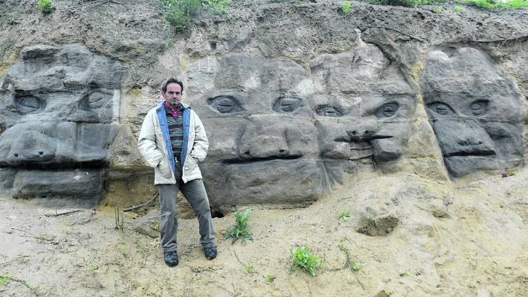El “artista” de Baeza que es capaz de ver caras en la roca El “artista” de Baeza que es capaz de ver caras en la roca