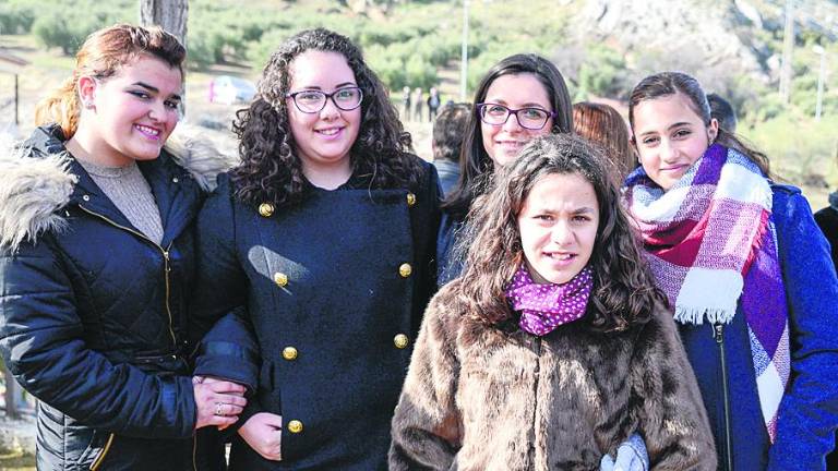 san sebastián desfila entre legionarios y mucho ruido