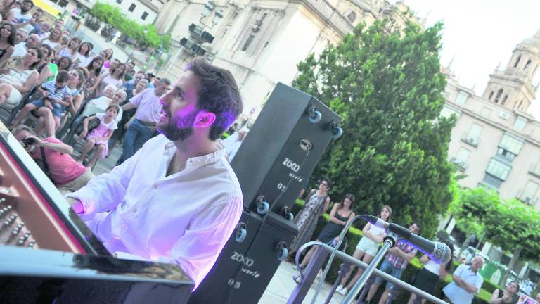 Chico Pérez comienza su gira Gruserías en la UJA Chico Pérez comienza su gira Gruserías en la UJA