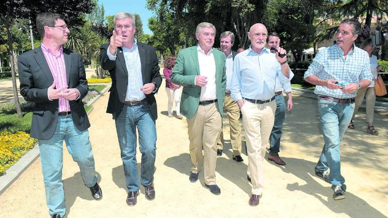 El PP trae a dos ministros en un potente inicio de campaña El PP trae a dos ministros en un potente inicio de campaña
