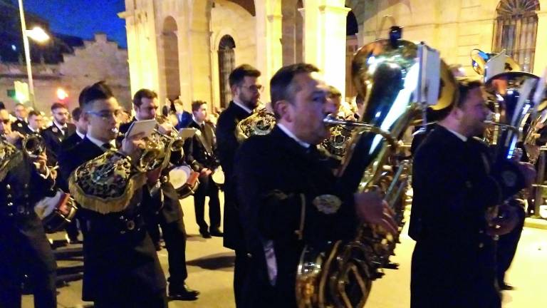 Fervor y manos en el corazón entre palios, varales y tronos Fervor y manos en el corazón entre palios, varales y tronos