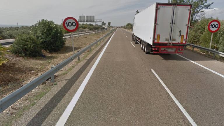 Una joven fallece al chocar una moto y un coche en la A-4 Una joven fallece al chocar una moto y un coche en la A-4