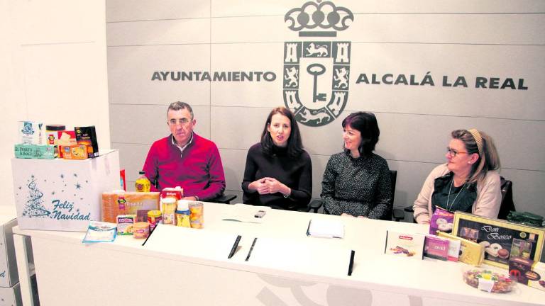 La Caixa reparte cien cestas navideñas a familias locales La Caixa reparte cien cestas navideñas a familias locales
