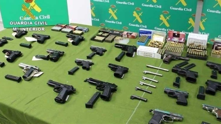 Detenidas 30 personas de una red que vendía ilegalmente armas de fuego