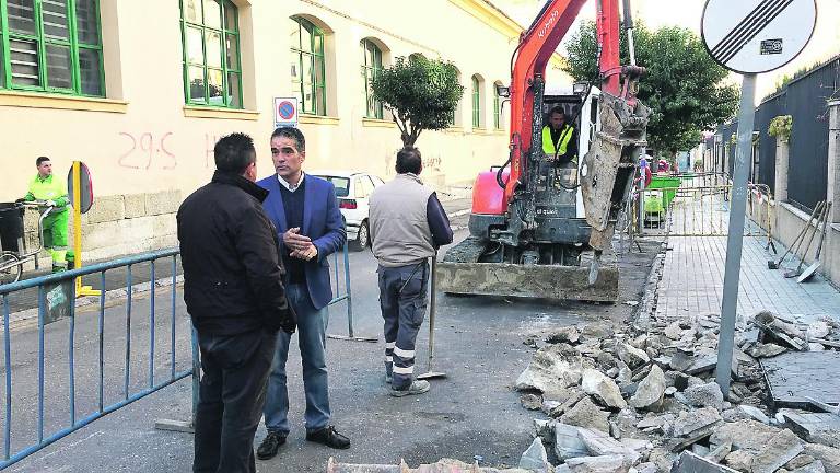 Obras en la calle Santo Reino para dar prioridad al peatón Obras en la calle Santo Reino para dar prioridad al peatón