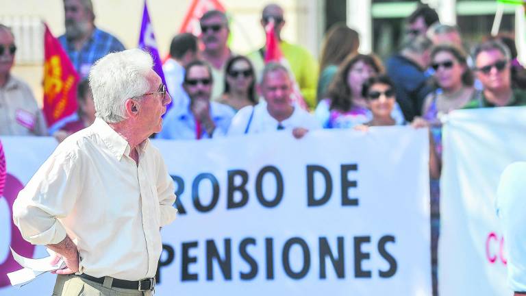 Los mayores están hartos de recortes en su pensión Los mayores están hartos de recortes en su pensión