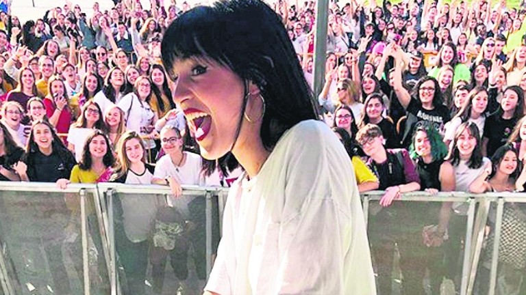 El público jiennense arropa a la cantante Natalia Lacunza