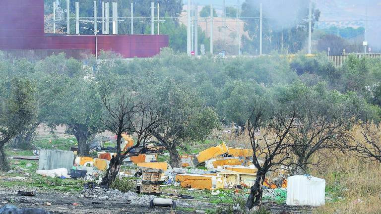 A juicio cinco chatarreros por desguazar aparatos en un olivar