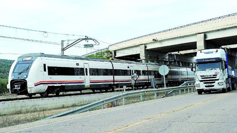 Un robo de cable del tren deja miles de teléfonos sin servicio