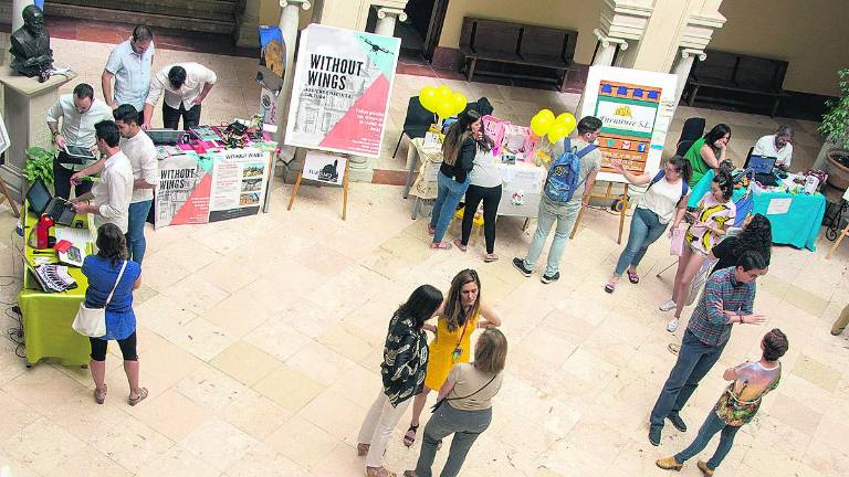 El talento juvenil brilla en la Feria de Emprendimiento