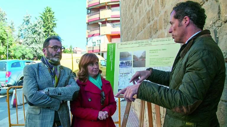Una rotonda entre Ramón y Cajal y la Avenida de Linares Una rotonda entre Ramón y Cajal y la Avenida de Linares