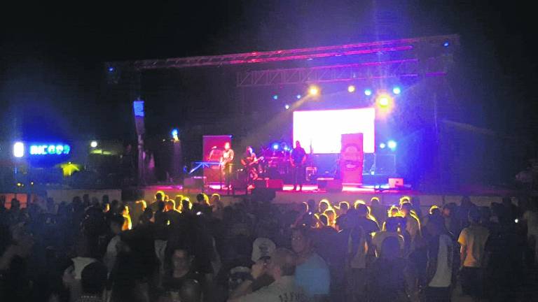 Estaka vuelve a hacer vibrar el auditorio al ritmo del rock Estaka vuelve a hacer vibrar el auditorio al ritmo del rock