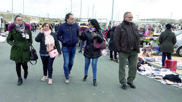El mercadillo estrena recinto con 140 puestos más amplios El mercadillo estrena recinto con 140 puestos más amplios
