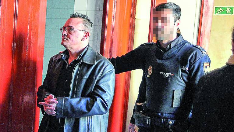 Condenado tras admitir que quemó la casa de su pareja Condenado tras admitir que quemó la casa de su pareja