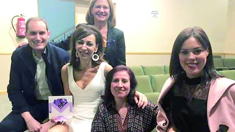 Teatro para reflexionar sobre la figura femenina Teatro para reflexionar sobre la figura femenina