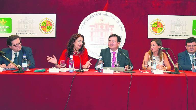 Montero: “El arma que doblega a las personas es la incultura” Montero: “El arma que doblega a las personas es la incultura”