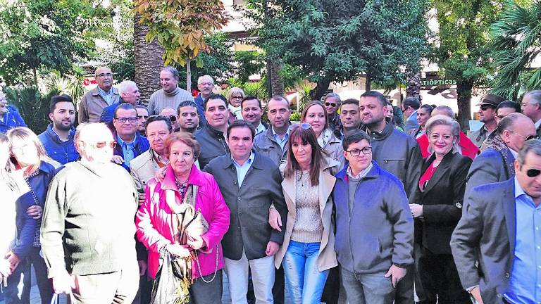 El sector crítico del PP exige la cabeza de Fernández de Moya El sector crítico del PP exige la cabeza de Fernández de Moya