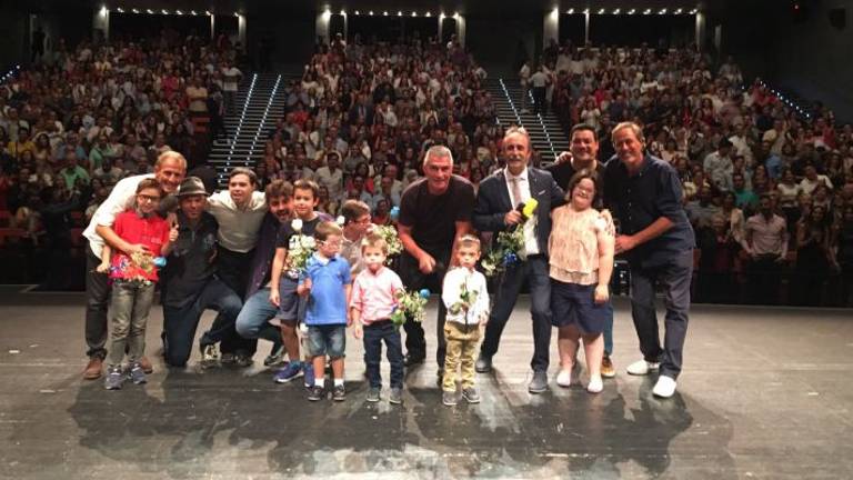 Risas solidarias con Santi Rodríguez y sus amigos Risas solidarias con Santi Rodríguez y sus amigos