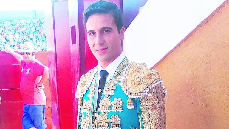 Oreja y cornada en el brazo para Venegas Oreja y cornada en el brazo para Venegas