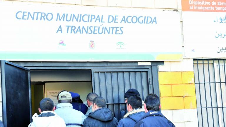 Los albergues cierran tras el triste adiós a los temporeros