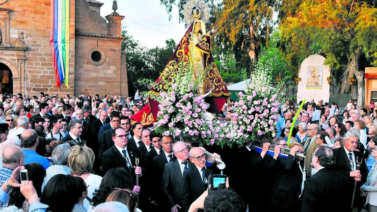 Nombrada la Virgen de Linarejos alcaldesa perpetua