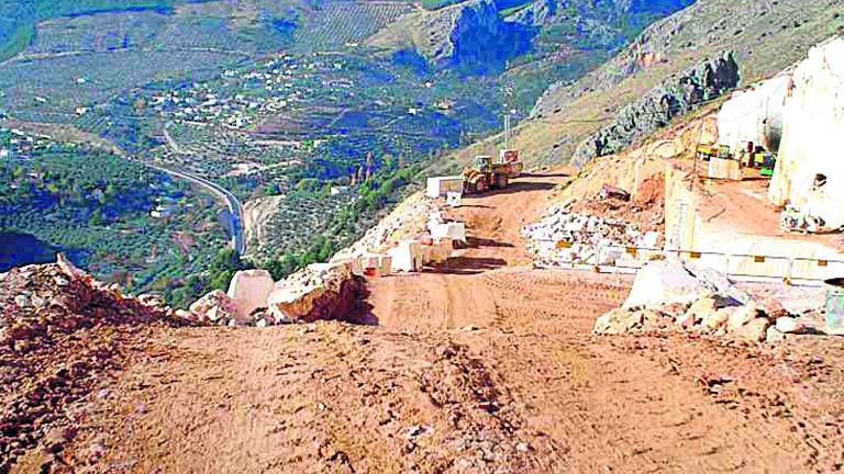 El juez no cierra la cantera de la Fuente de la Peña