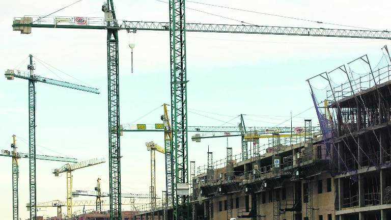 La construcción se revuelve por el “retraso” de licencias La construcción se revuelve por el “retraso” de licencias