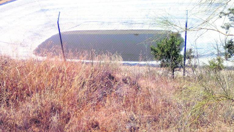 “Puerta del Cerro” denuncia los malos olores de una balsa “Puerta del Cerro” denuncia los malos olores de una balsa