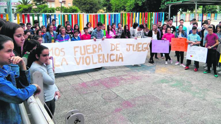 Estudiantes alzan sus voces contra la violencia deportiva Estudiantes alzan sus voces contra la violencia deportiva