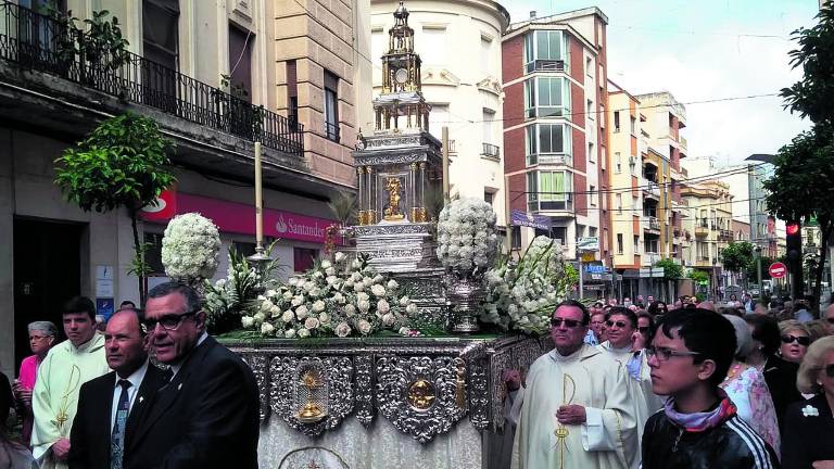 El Corpus Christi saca a las calles a cientos de personas El Corpus Christi saca a las calles a cientos de personas