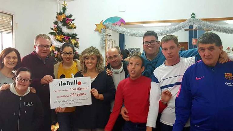 “Los Jilgueros” recibe 751 euros de ayuda “Los Jilgueros” recibe 751 euros de ayuda