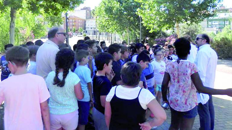 Los escolares conmemoran el Día del Medio Ambiente Los escolares conmemoran el Día del Medio Ambiente