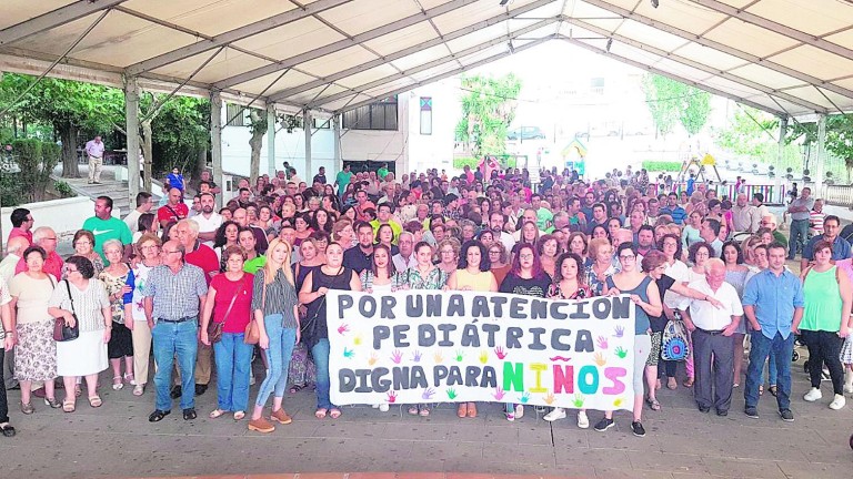 Movilización en Castillo para pedir un pediatra permanente