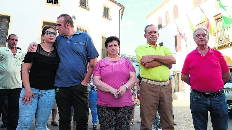 Demanda de unos padres por la retirada de sus hijas Demanda de unos padres por la retirada de sus hijas