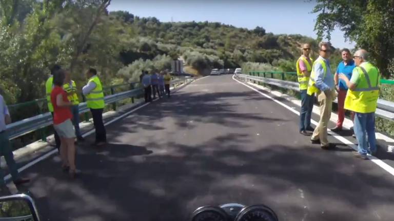 Reparado de emergencia en el puente sobre el río San Juan en Castillo de Locubín