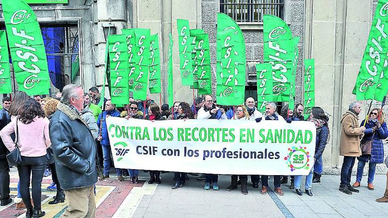 Protesta contra la “caótica” situación de las Urgencias en la provincia Protesta contra la “caótica” situación de las Urgencias en la provincia