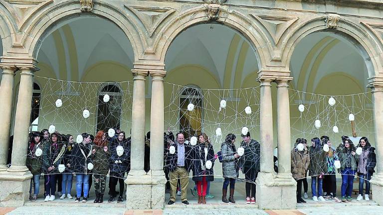 Anonimatos, la mujer en el mundo del arte Anonimatos, la mujer en el mundo del arte