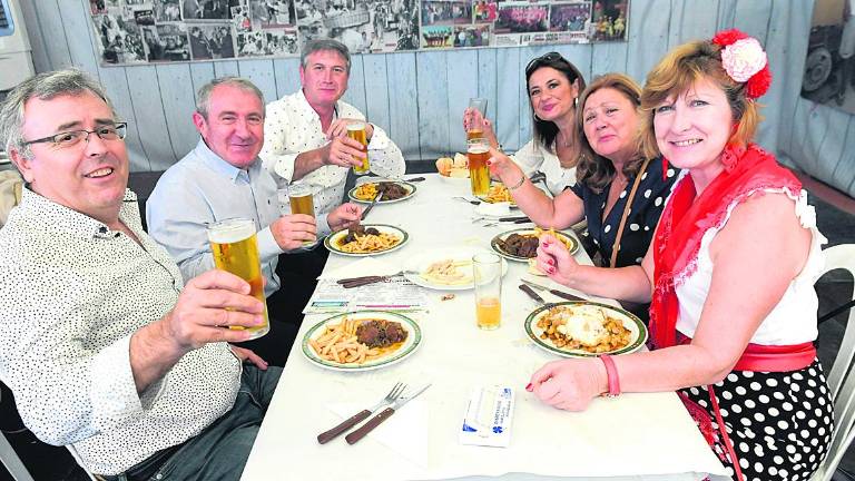 El día perfecto para celebrar entre amigos y compañeros El día perfecto para celebrar entre amigos y compañeros