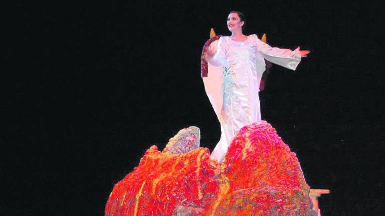 “Maléfica” llena el teatro de ilusión, espectáculo y fantasía “Maléfica” llena el teatro de ilusión, espectáculo y fantasía