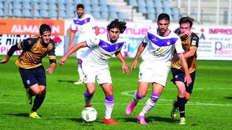 El Real Jaén gana al paso que le marca Santi Villa El Real Jaén gana al paso que le marca Santi Villa