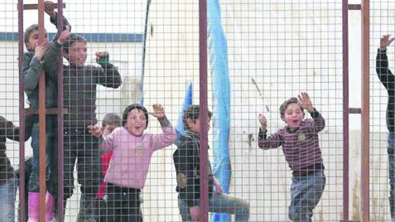 Unos 35.000 refugiados sirios llegan a Turquía