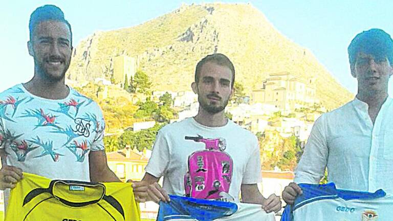 El Martos se refuerza y golea en Torredelcampo El Martos se refuerza y golea en Torredelcampo
