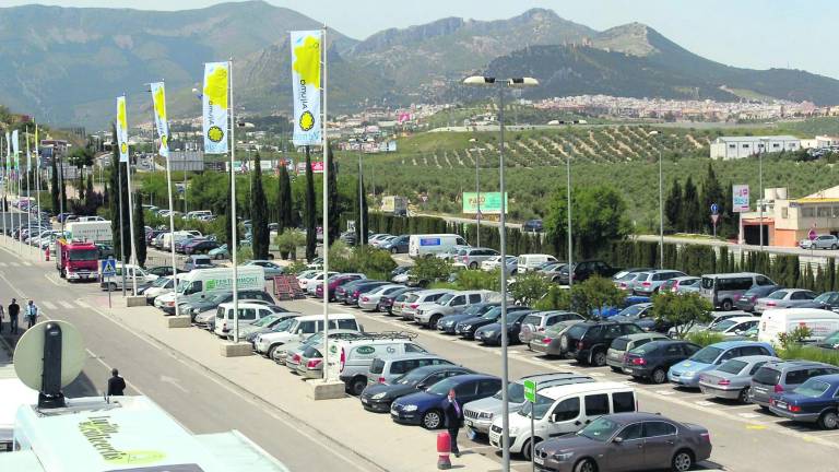 Más plazas de estacionamiento Más plazas de estacionamiento