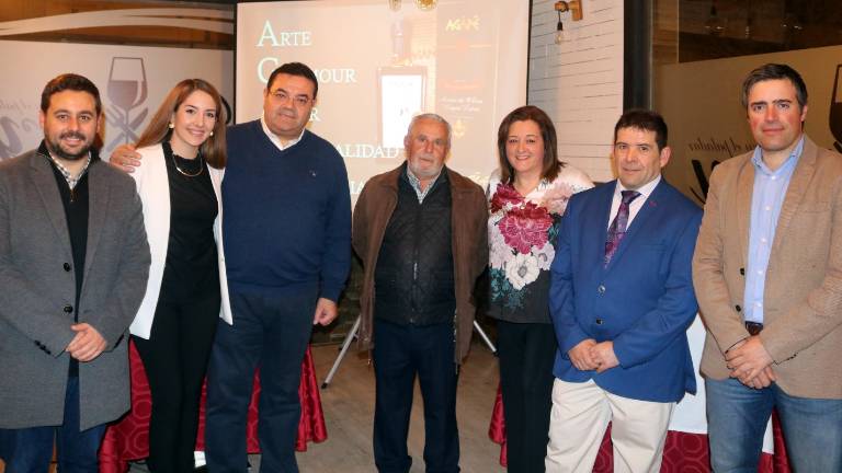 La puesta de largo del aceite Ágape La puesta de largo del aceite Ágape